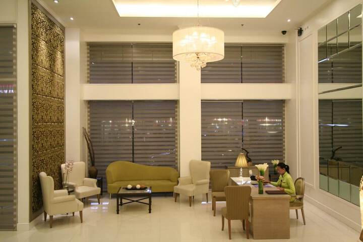 Entrance & Lobby