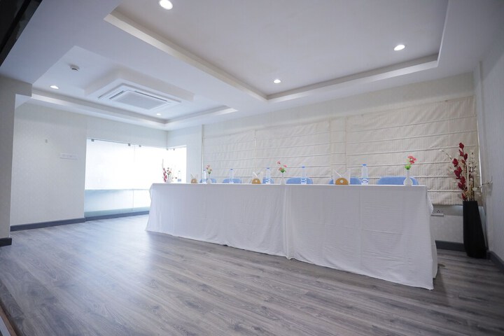 Ballroom/Hall 32 of 34