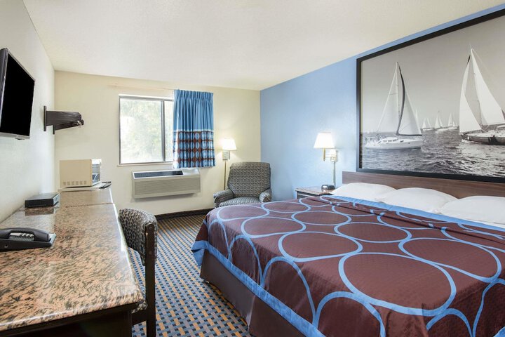 1 King Bed (12 of 13)
