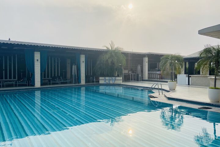 Pools & Facilities