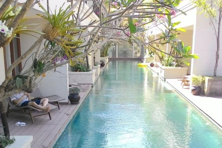 Hotel with Pool