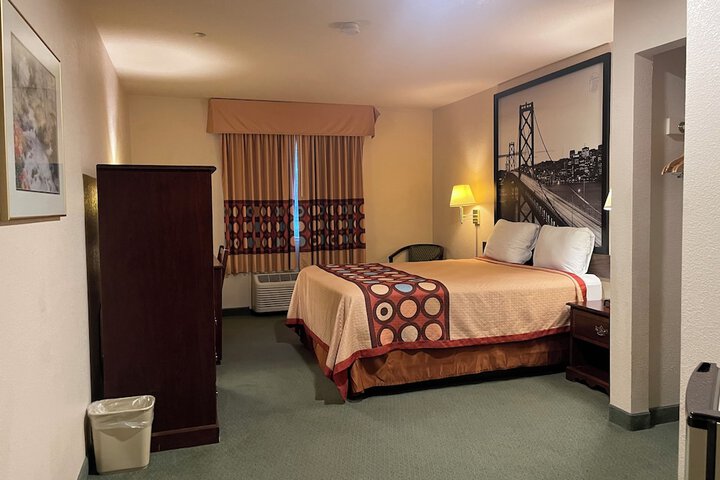 1 Queen Bed Mobility Accessible (6 of 11)