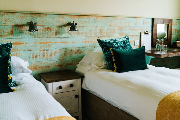 Room 4 of 90