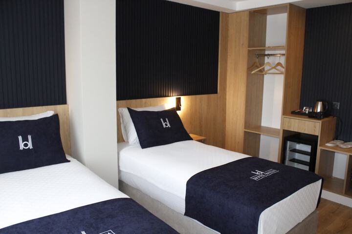 Room 8 of 40