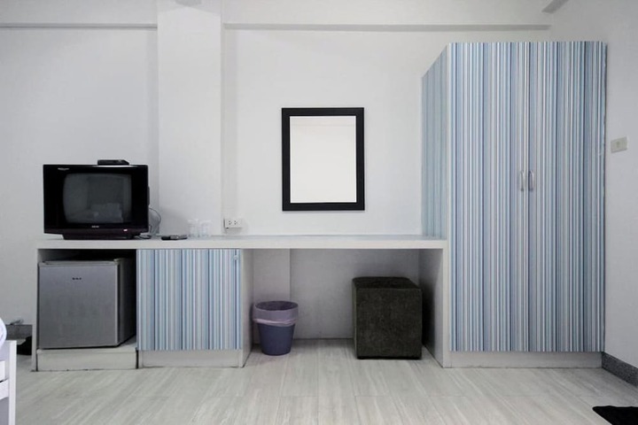 Room 12 of 24