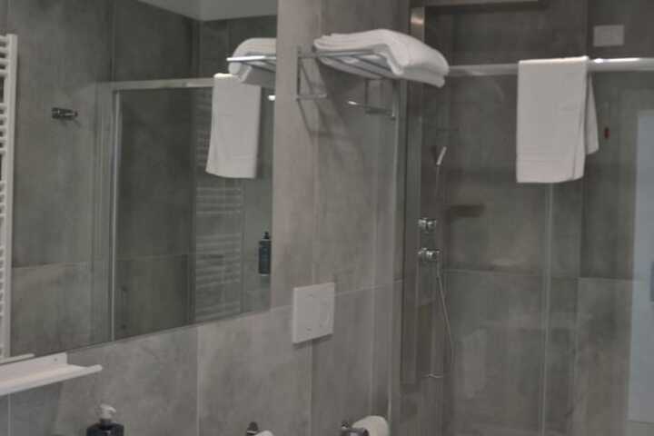 Room 105 of 159