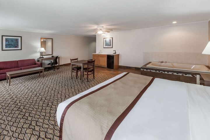 1 King Bed (6 of 14)