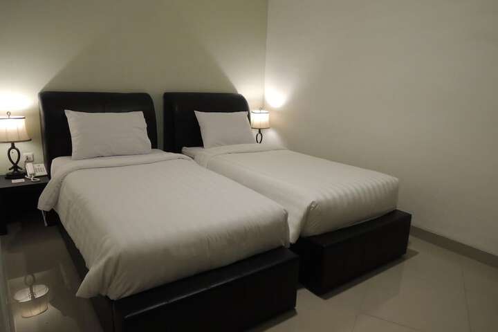 Room 33 of 61