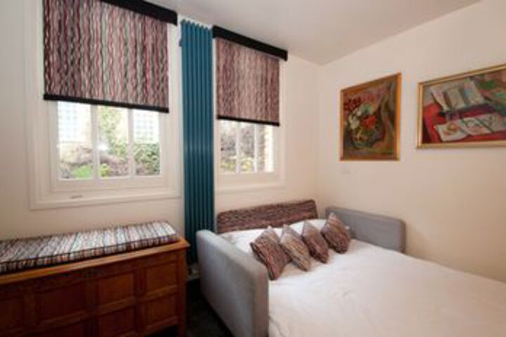 Room 6 of 18