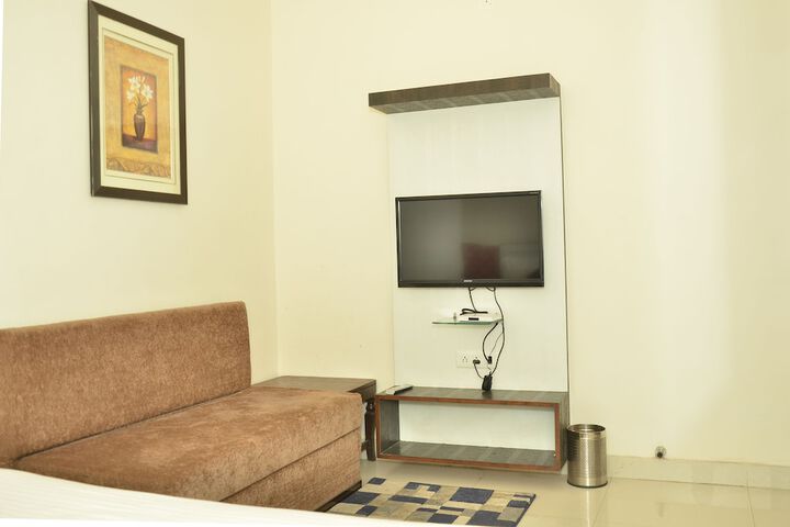 Room 17 of 27