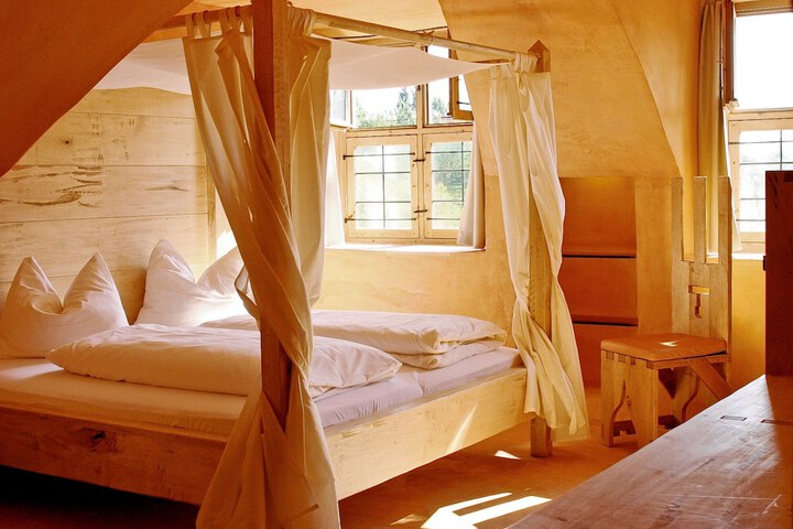 Room 8 of 46
