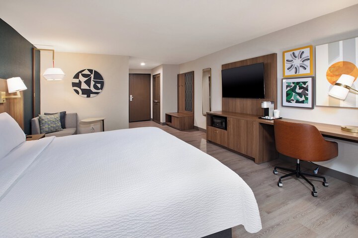 Room 13 of 23