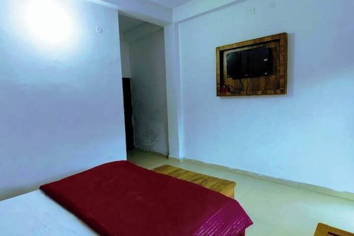 Room 8 of 34