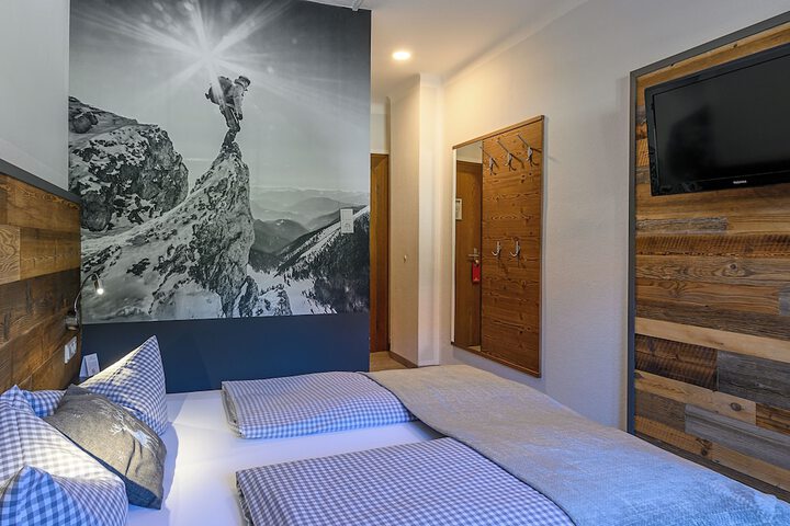 Room 9 of 42