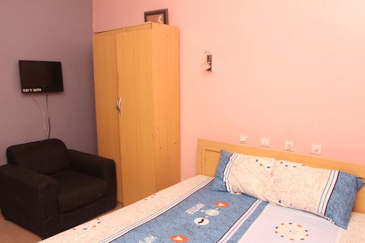 Room 5 of 16