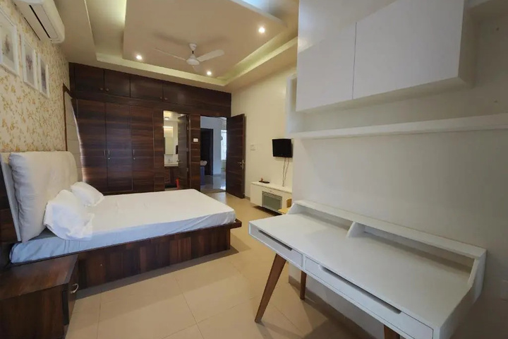 Room 4 of 11