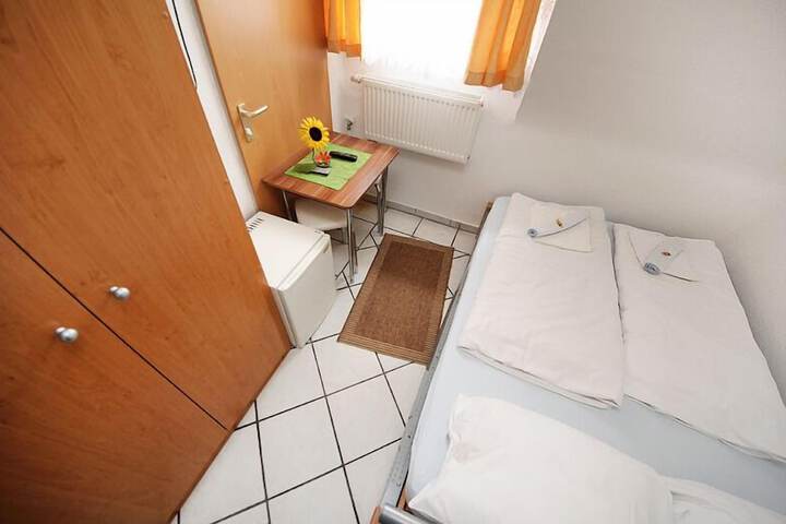 Room 16 of 52
