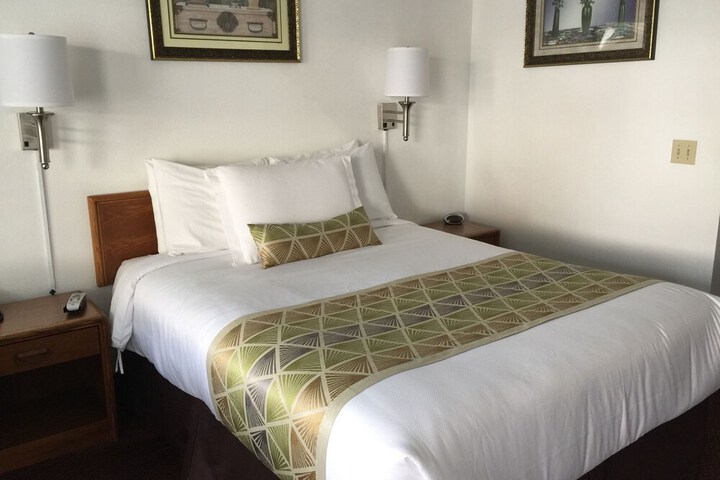 Room 6 of 42