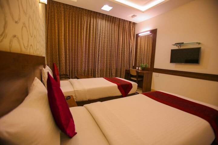 Room 6 of 17
