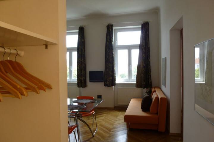 Room 9 of 108