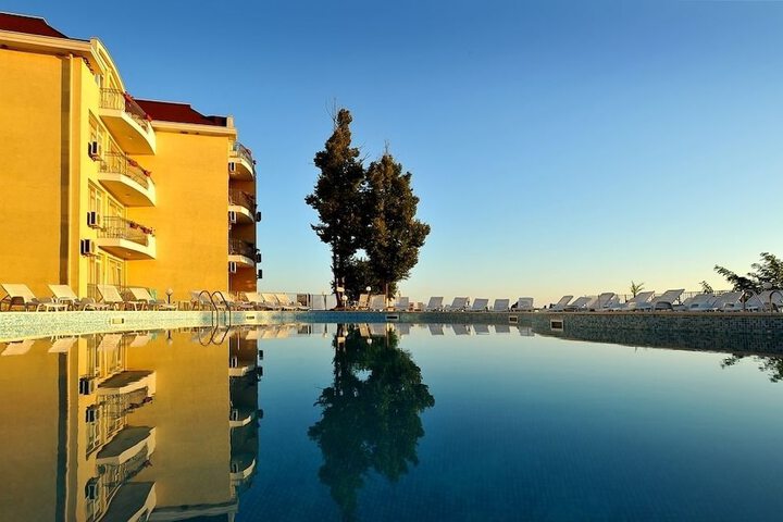 Pools & Facilities