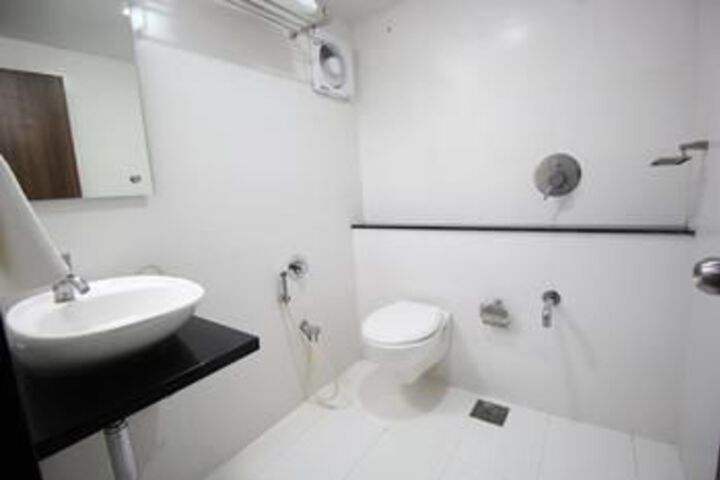 Room 6 of 28