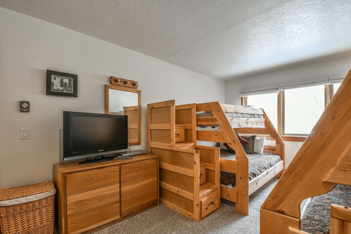Room 4 of 73