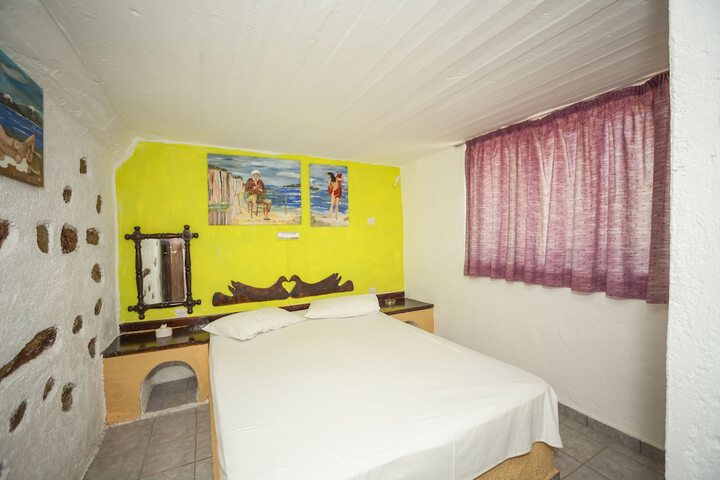 Room 17 of 76