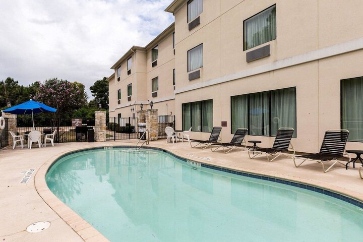 Pool 13 of 25