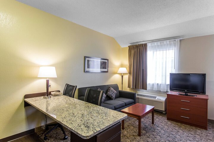 1 Queen Bed Suite (21 of 28)