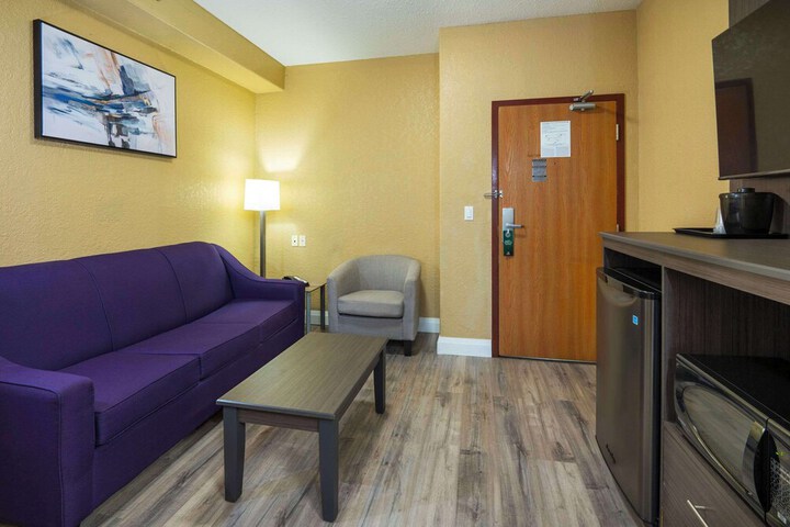 Room 14 of 36