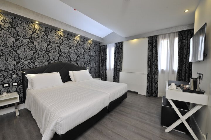 Room 4 of 34