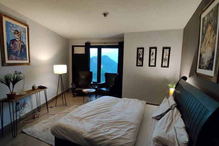 Room 5 of 16