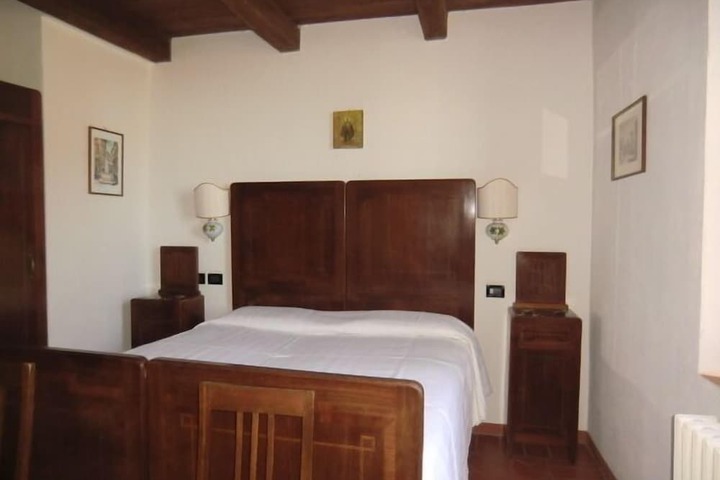 Room 22 of 98