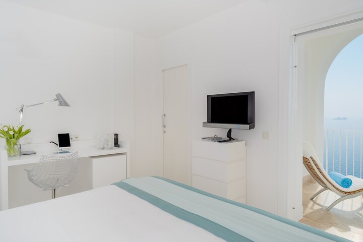 Room 6 of 170