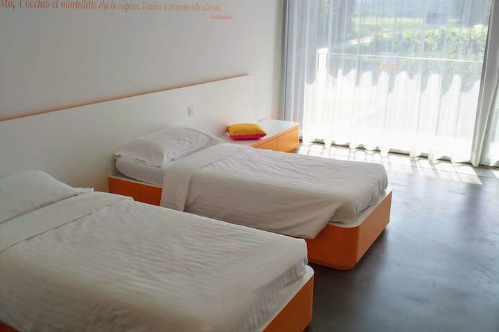 Room 9 of 44
