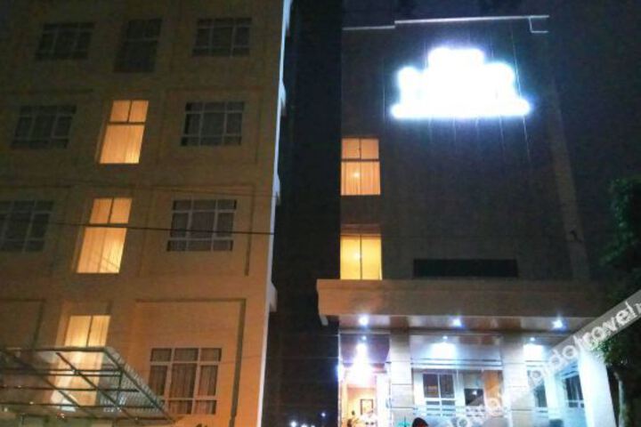 Radho套房酒店(Radho Suites Hotel)