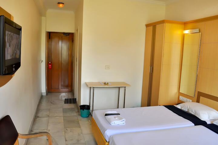 Room 7 of 33