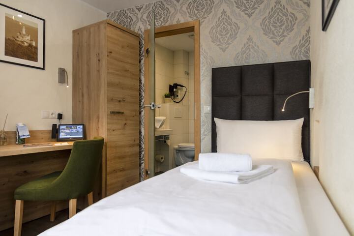 Room 49 of 140