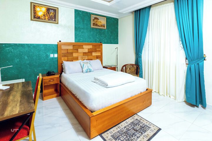 Room 8 of 31