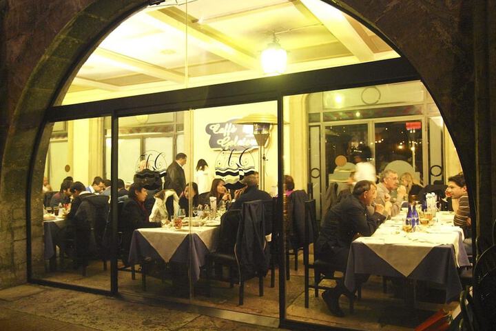 Dining 15 of 25