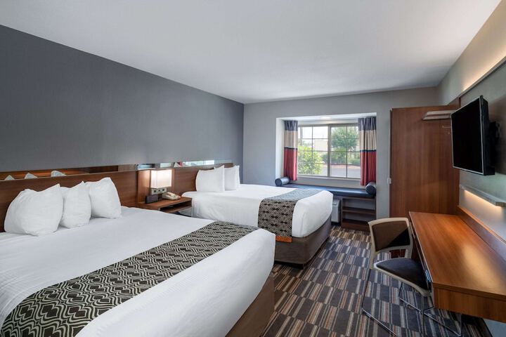 1 Queen Bed Accessible Room (10 of 11)