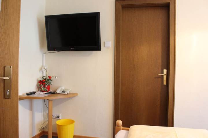 Room 10 of 43