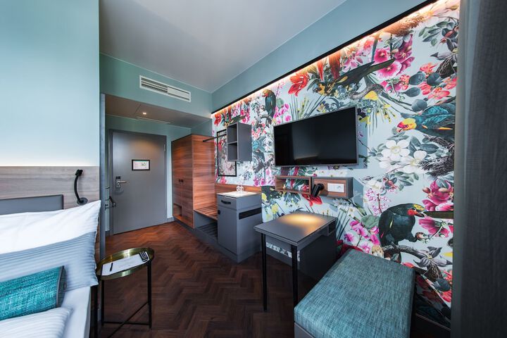 Room 9 of 63