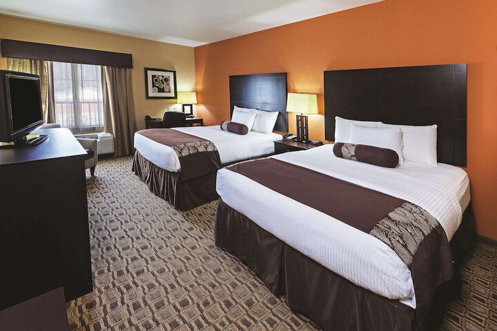 2 Queen Beds (1 of 5)