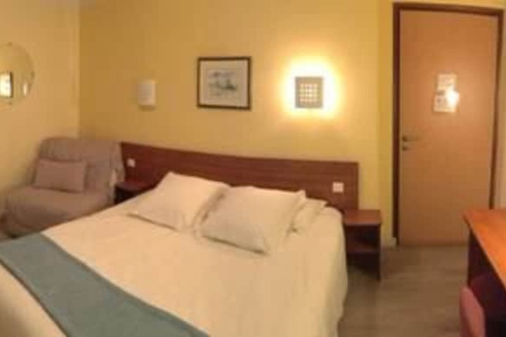 Room 6 of 40
