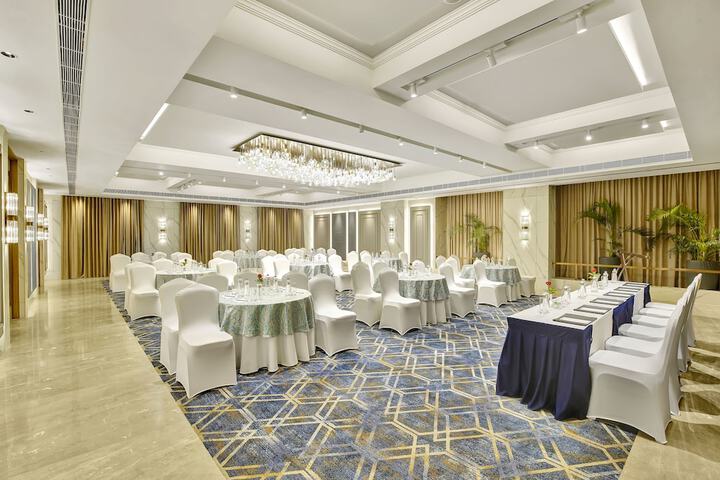 Business Center 28 of 29