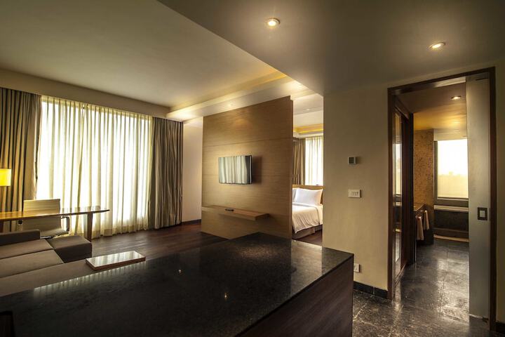 Room 26 of 100