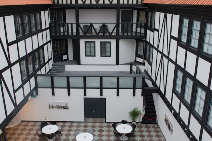 Hotel Exterior 69 of 71