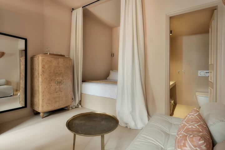 Room 32 of 282